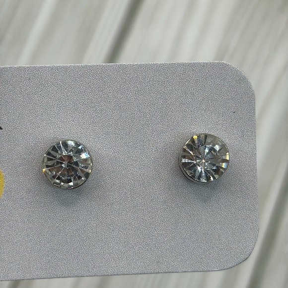 Elegant Silver Stud Earrings - Picture 6 of 8